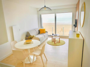 Enjoy and relax with a view of the sea
